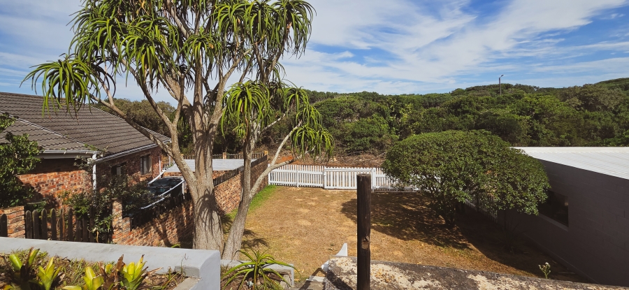 4 Bedroom Property for Sale in Boknesstrand Eastern Cape